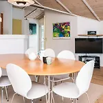 度假居 6 Person In *