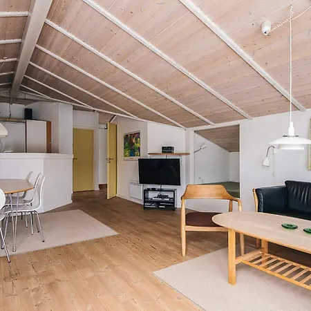 6 Person In Blåvand
